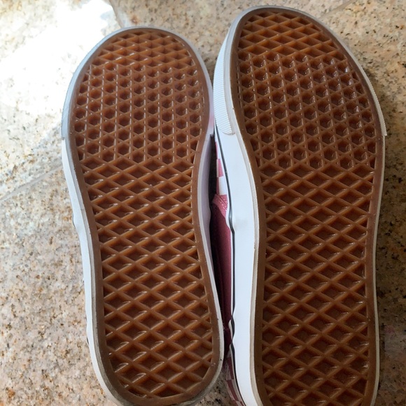 Classic Vans burgundy checkerboard sneakers - Picture 3 of 3